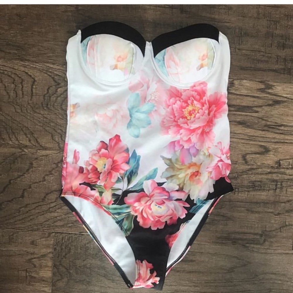 Cute Floral Strapless Swimsuit